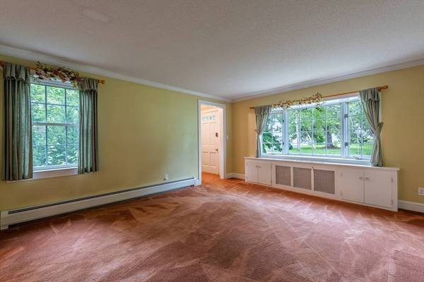289 Morgan St, South Hadley, MA 01075