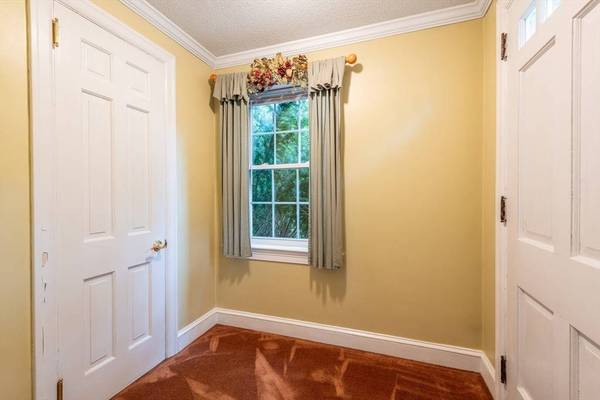 289 Morgan St, South Hadley, MA 01075