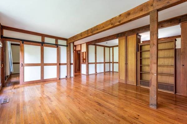 66 Pine Grv #66, Amherst, MA 01002