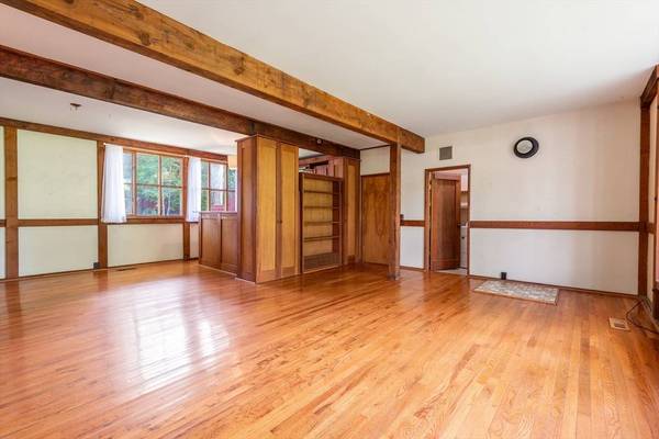 66 Pine Grv #66, Amherst, MA 01002