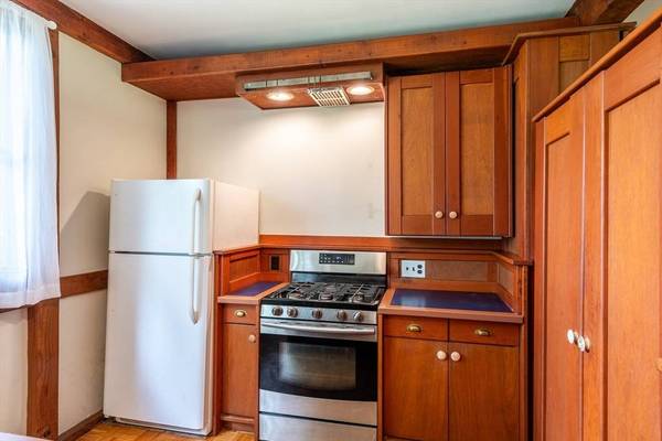 66 Pine Grv #66, Amherst, MA 01002