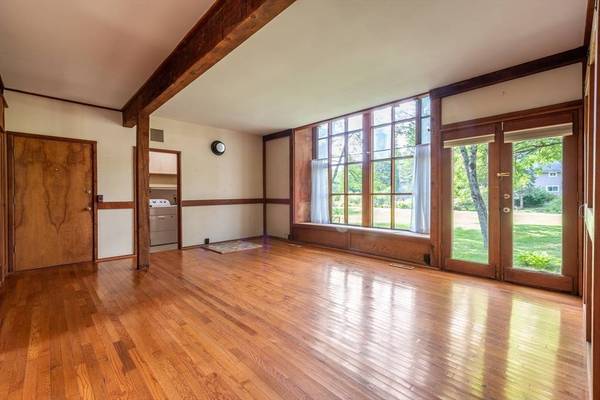 66 Pine Grv #66, Amherst, MA 01002