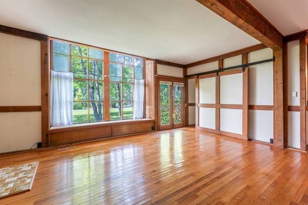 66 Pine Grv #66, Amherst, MA 01002