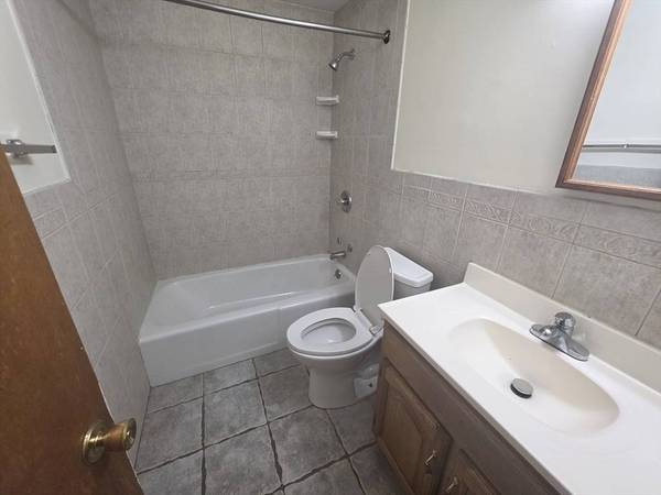 265 N East St, Amherst, MA 01002