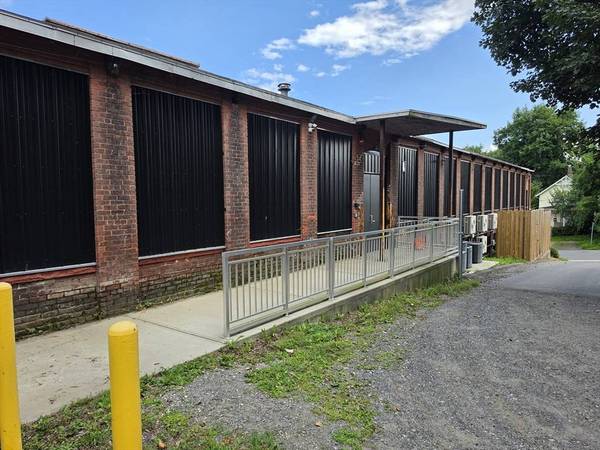 13 Arch St, Greenfield, MA 01301