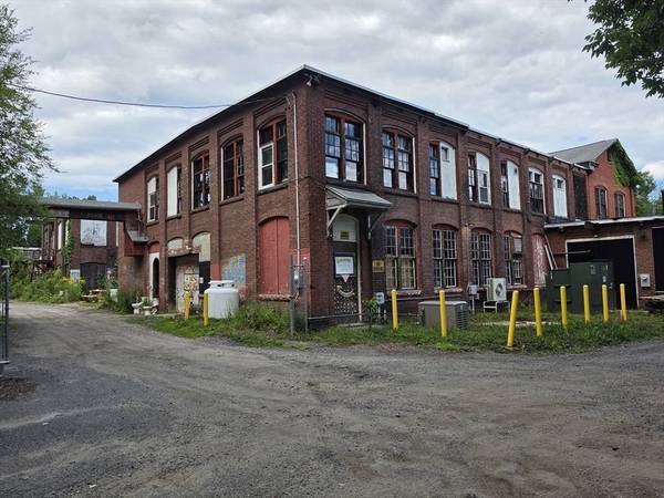 13 Arch St, Greenfield, MA 01301