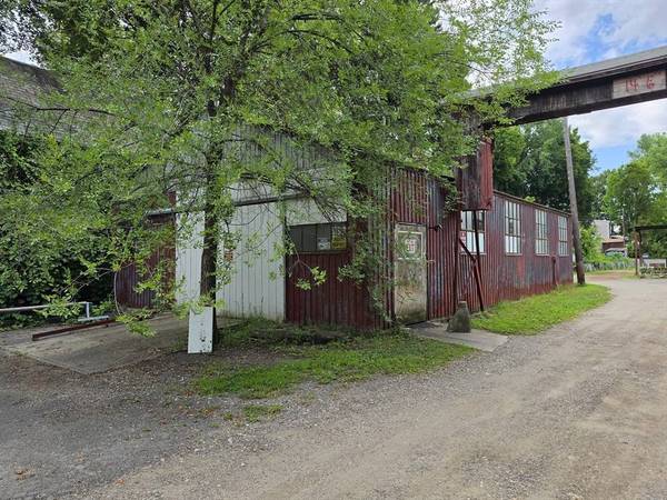 13 Arch St, Greenfield, MA 01301