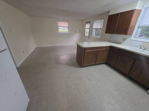 265 N East St, Amherst, MA 01002