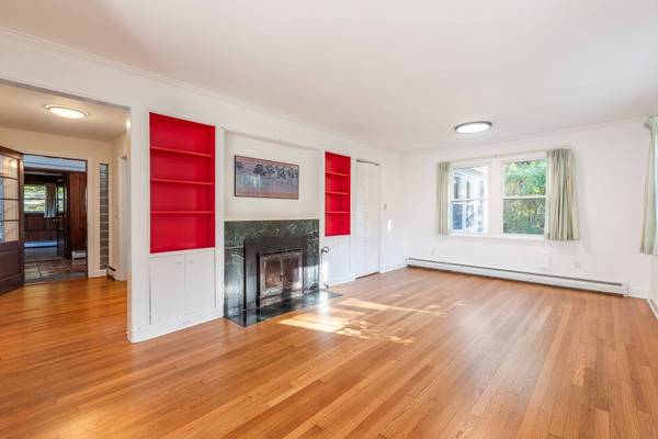 18 Dana St, Amherst, MA 01002