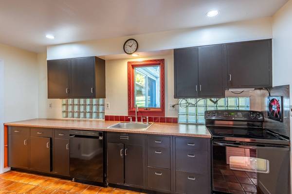 18 Dana St, Amherst, MA 01002