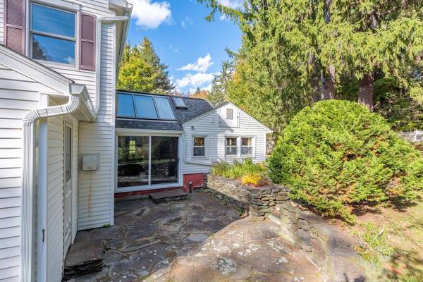 18 Dana St, Amherst, MA 01002