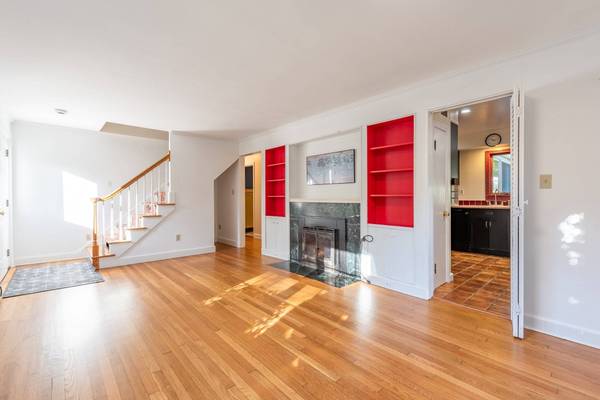 18 Dana St, Amherst, MA 01002