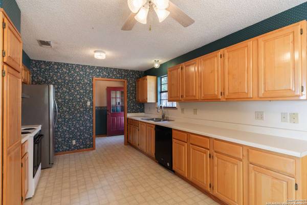 121 Scenic Loop, Canyon Lake, TX 78133-4312