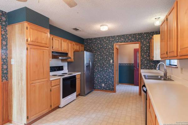 121 Scenic Loop, Canyon Lake, TX 78133-4312