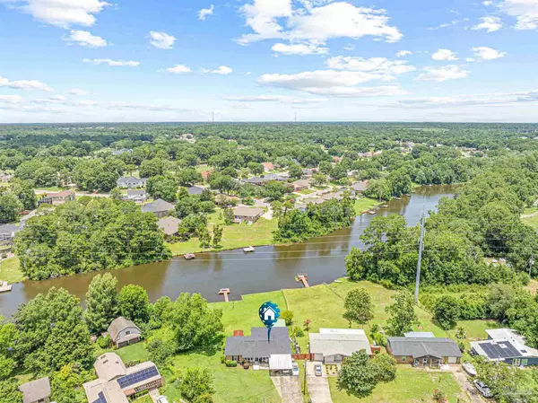 6213 East Shore Dr, Pensacola, FL 32505