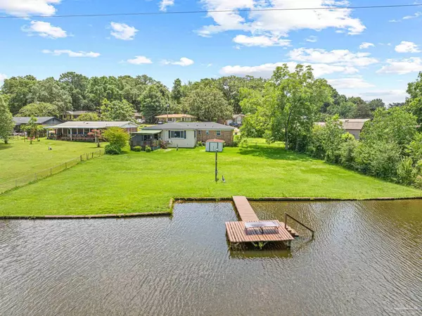 6213 East Shore Dr, Pensacola, FL 32505