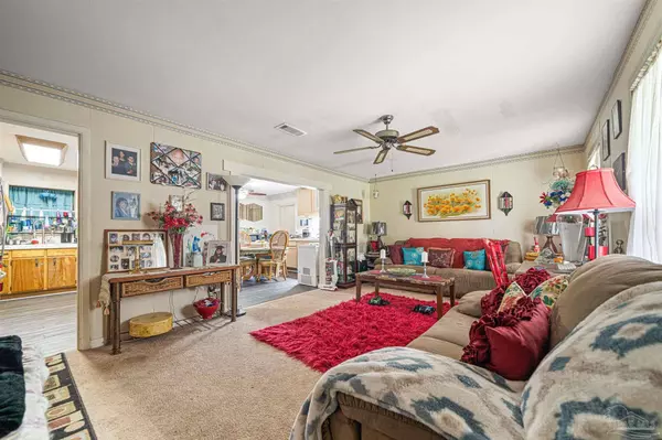 6213 East Shore Dr, Pensacola, FL 32505