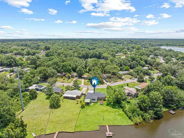 6213 East Shore Dr, Pensacola, FL 32505