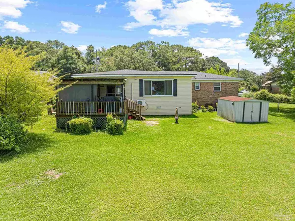 6213 East Shore Dr, Pensacola, FL 32505