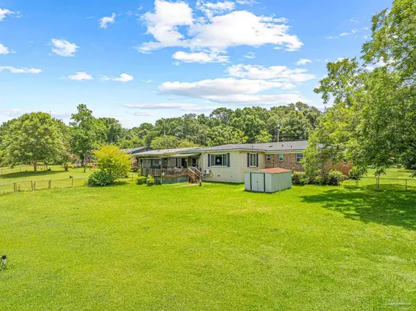 6213 East Shore Dr, Pensacola, FL 32505