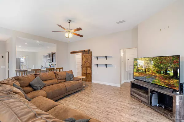 5608 Blue Sky Ct, Milton, FL 32583