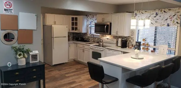 9197 Buttonwood CT, Tobyhanna, PA 18466