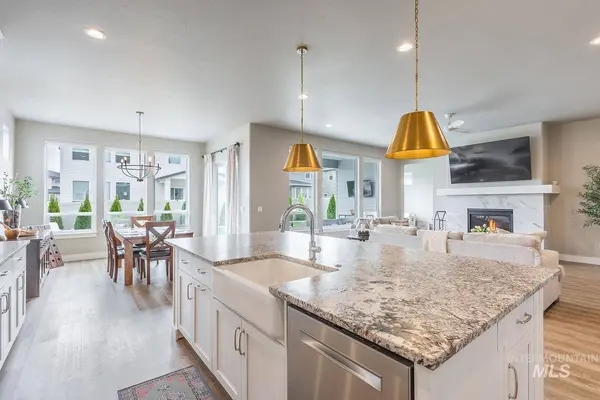 5576 S S Rosalia Way, Meridian, ID 83642