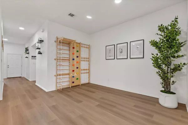 103 Simon, Kyle, TX 78640