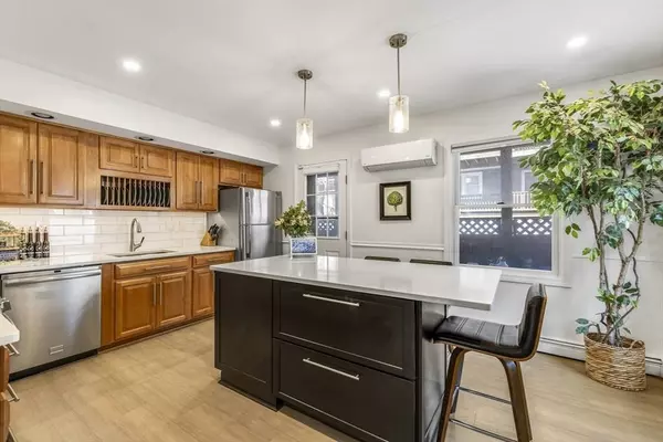 364 E 8th St, Boston, MA 02127