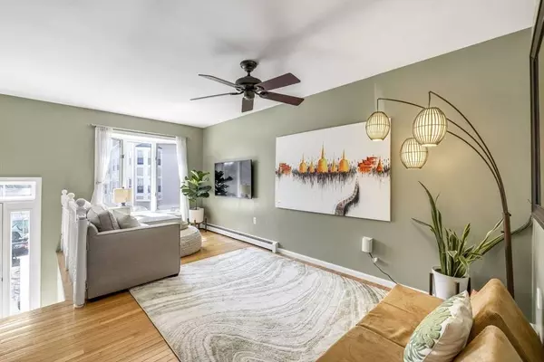 364 E 8th St, Boston, MA 02127