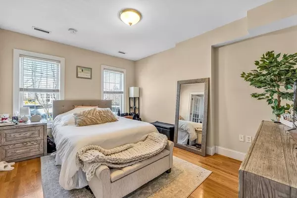 673 E 2nd St #2, Boston, MA 02127