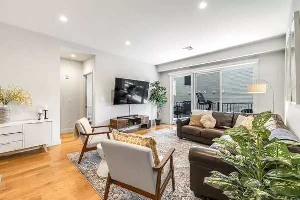 531-533 E 2nd St #202, Boston, MA 02127