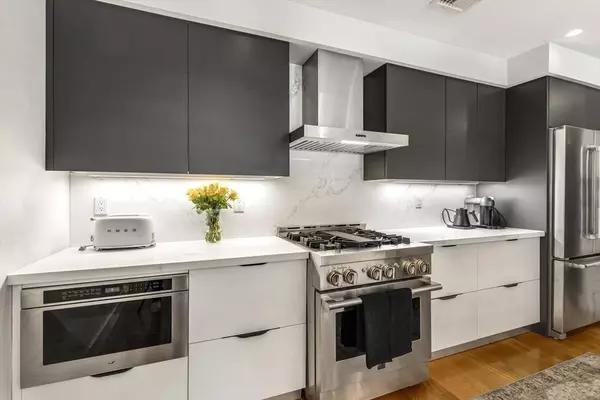 531-533 E 2nd St #202, Boston, MA 02127