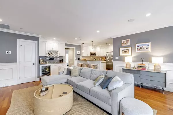 49 L St #3, Boston, MA 02127