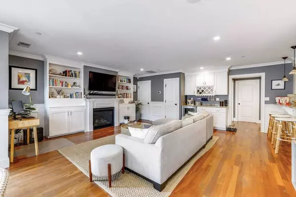 49 L St #3, Boston, MA 02127