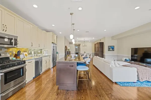 774 E 3rd St #1, Boston, MA 02127