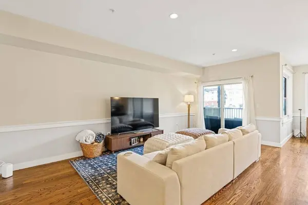 774 E 3rd St #1, Boston, MA 02127