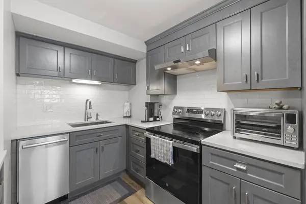 392 E 8th St #1, Boston, MA 02127