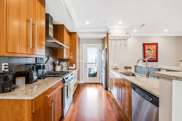 109 D St #4, Boston, MA 02127