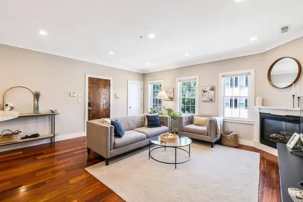109 D St #4, Boston, MA 02127