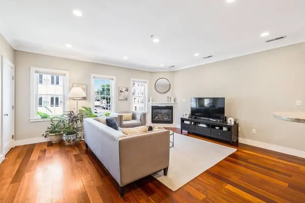 109 D St #4, Boston, MA 02127