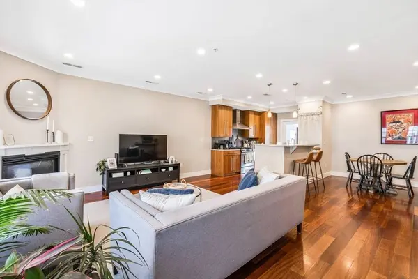 109 D St #4, Boston, MA 02127