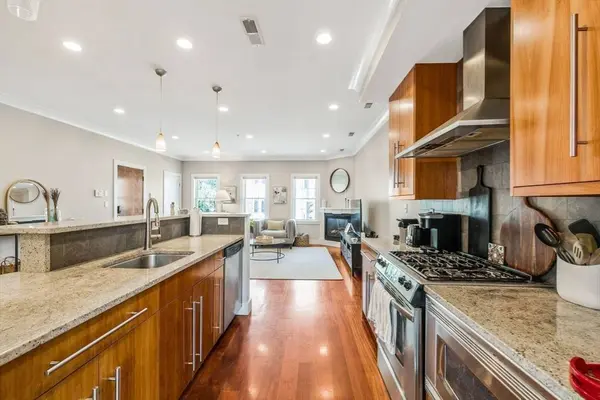 109 D St #4, Boston, MA 02127