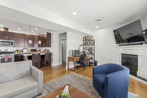 101 Old Harbor St #3, Boston, MA 02127