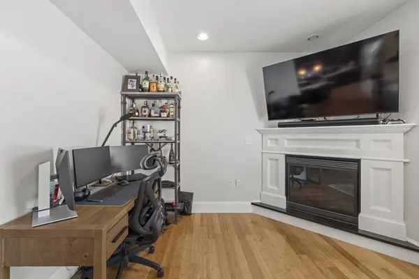 101 Old Harbor St #3, Boston, MA 02127