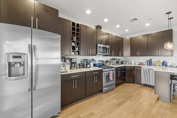 101 Old Harbor St #3, Boston, MA 02127