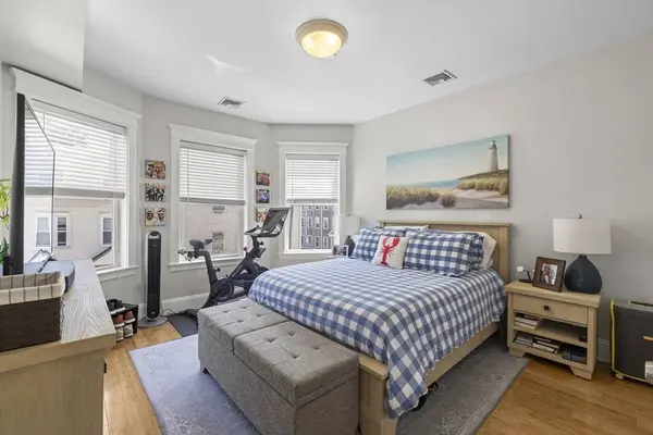 101 Old Harbor St #3, Boston, MA 02127