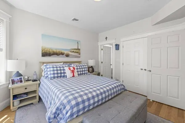 101 Old Harbor St #3, Boston, MA 02127