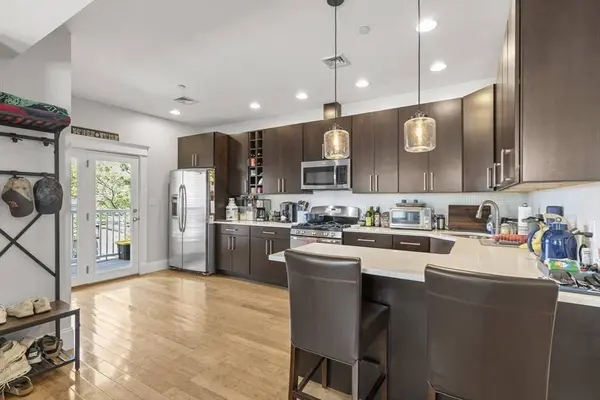 101 Old Harbor St #3, Boston, MA 02127