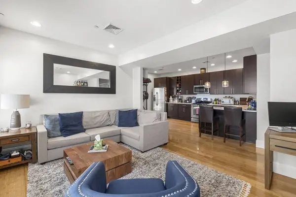 101 Old Harbor St #3, Boston, MA 02127